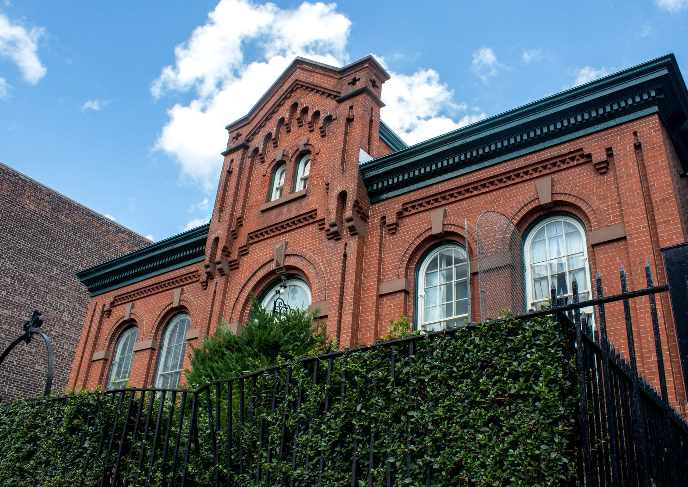 exterior of 270 union avenue brooklyn