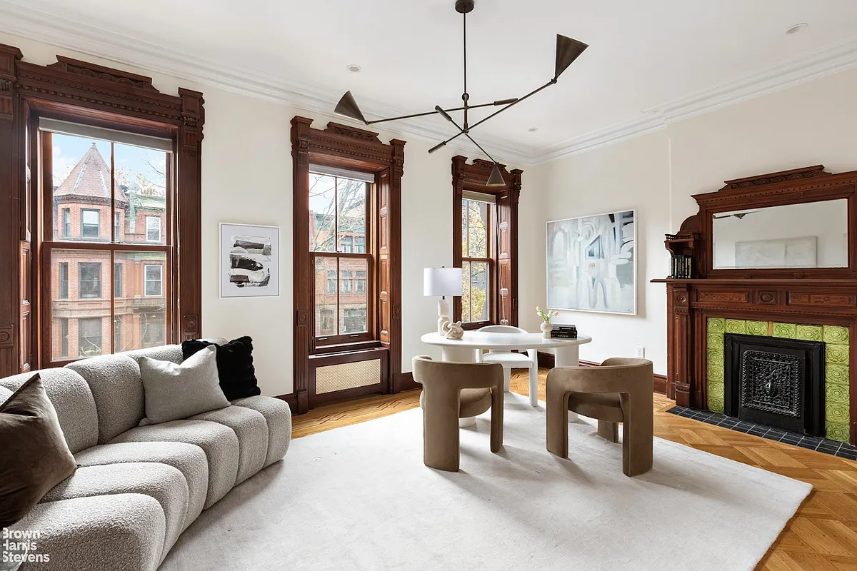 Brooklyn open houses - living room with mantel in bed stuy