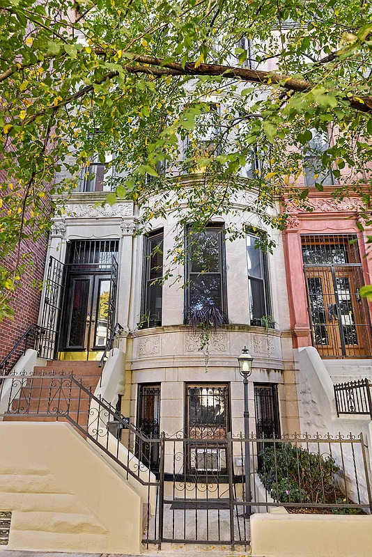 row house exterior with stoop